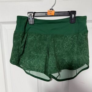 Lululemon speed up shorts in a green gravel dust sz 6 2.5 inch inseam